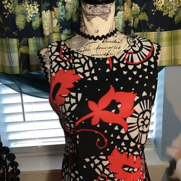 ALYX petite sleeveless square neckline bright Art Deco like patterned dress - Picture 3 of 8